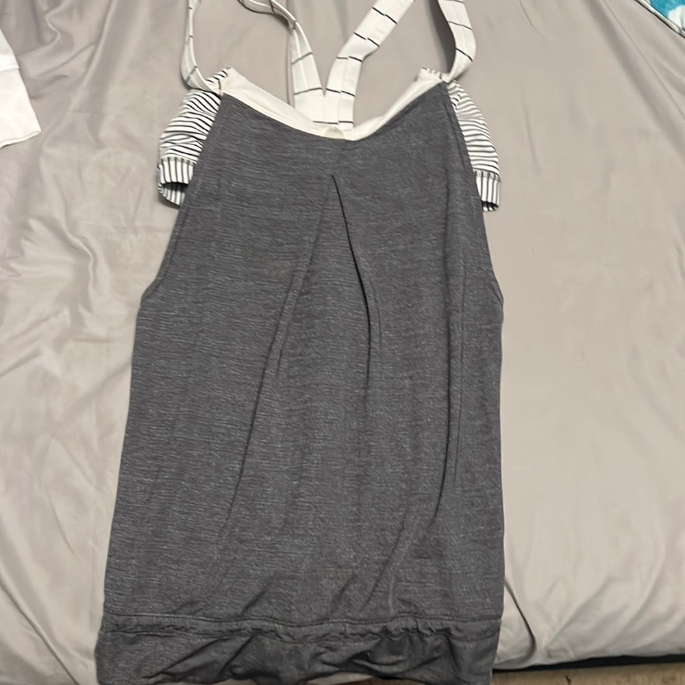 25🍋Lululemon tank